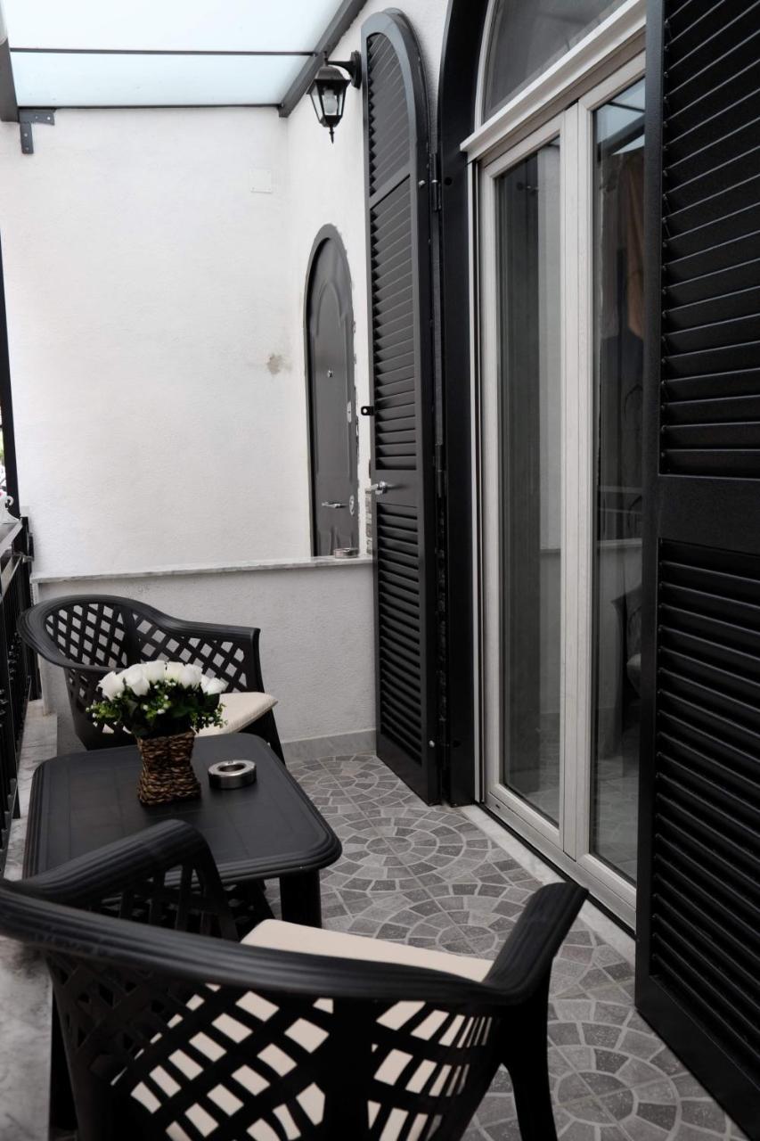 Casa Vacanze Sannazzaro 70 Napels Buitenkant foto